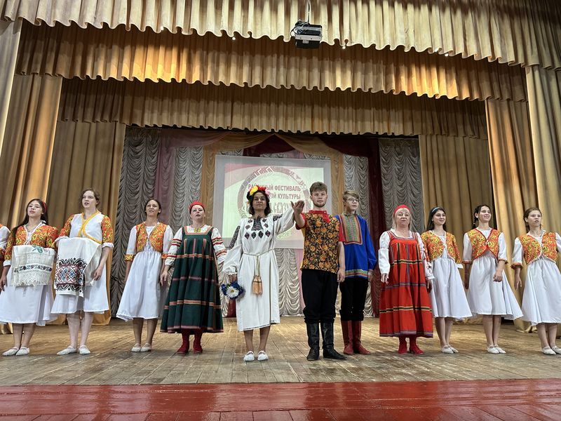 Традициям быть: в районном Доме культуры пгт. Советский прошел фестиваль обрядовой культуры «Традиции связующая нить» Традициям быть: в районном Доме культуры пгт. Советский прошел фестиваль обрядовой культуры «Традиции связующая нить»