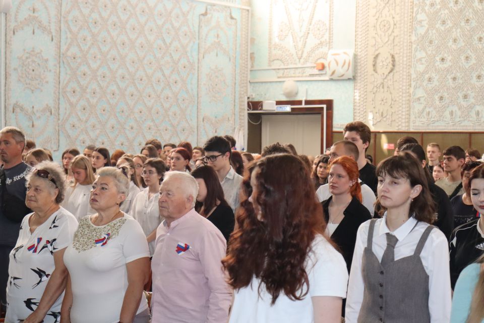 Любовь к нашей стране дает нам энергию созидать, создавать будущее для наших детей- Владислав Хаджиев Любовь к нашей стране дает нам энергию созидать, создавать будущее для наших детей- Владислав Хаджиев