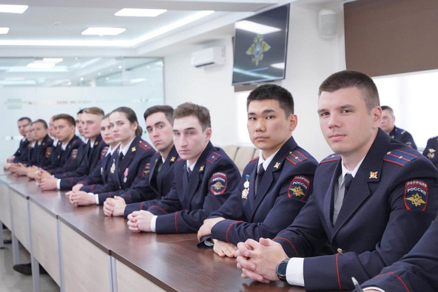 Сергей Лебедев в Московском университете МВД России имени В.Я. Кикотя подвел итоги викторины, посвященной 80-й годовщине Победы Сергей Лебедев в Московском университете МВД России имени В.Я. Кикотя подвел итоги викторины, посвященной 80-й годовщине Победы
