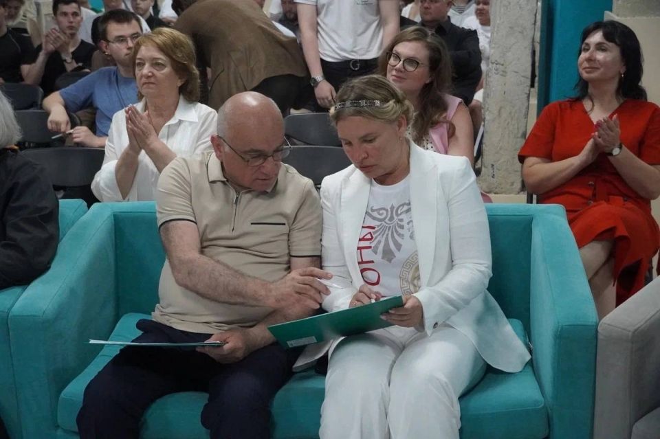 Ольга Торубарова: В рамках проведения ХХVII Международного фестиваля античного искусства «Боспорские агоны» 9 июня 2025 г. в Керчи, в музее каменных древностей «Лапидарий» прошел захватывающий финал... Ольга Торубарова: В рамках проведения ХХVII Международного фестиваля античного искусства «Боспорские агоны» 9 июня 2025 г. в Керчи, в музее каменных древностей «Лапидарий» прошел захватывающий финал...