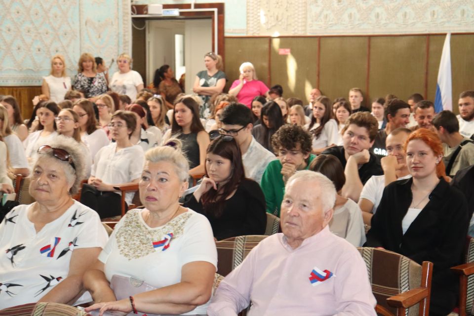 Любовь к нашей стране дает нам энергию созидать, создавать будущее для наших детей- Владислав Хаджиев Любовь к нашей стране дает нам энергию созидать, создавать будущее для наших детей- Владислав Хаджиев