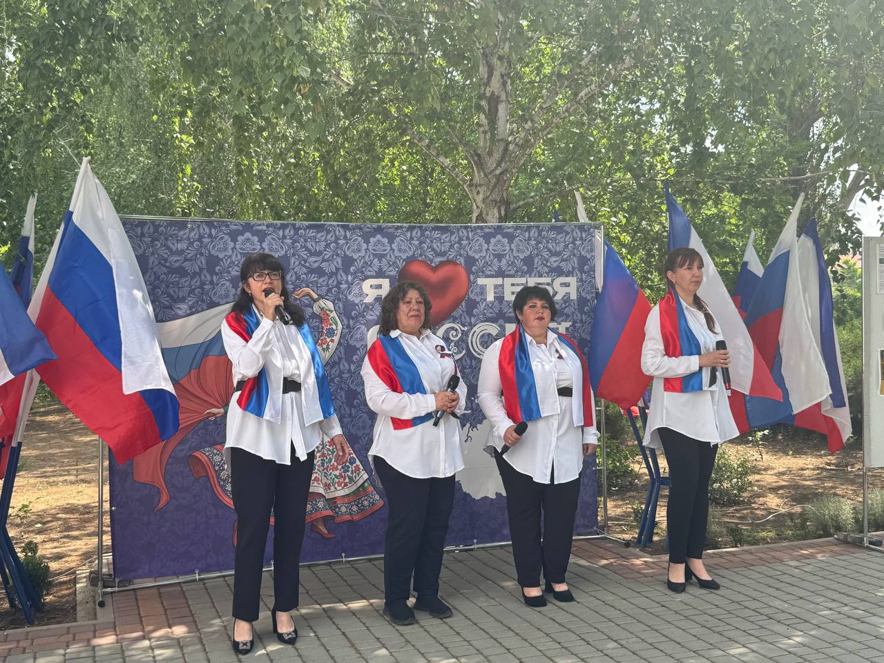 В преддверии праздника вручили заслуженные награды землякам В преддверии праздника вручили заслуженные награды землякам