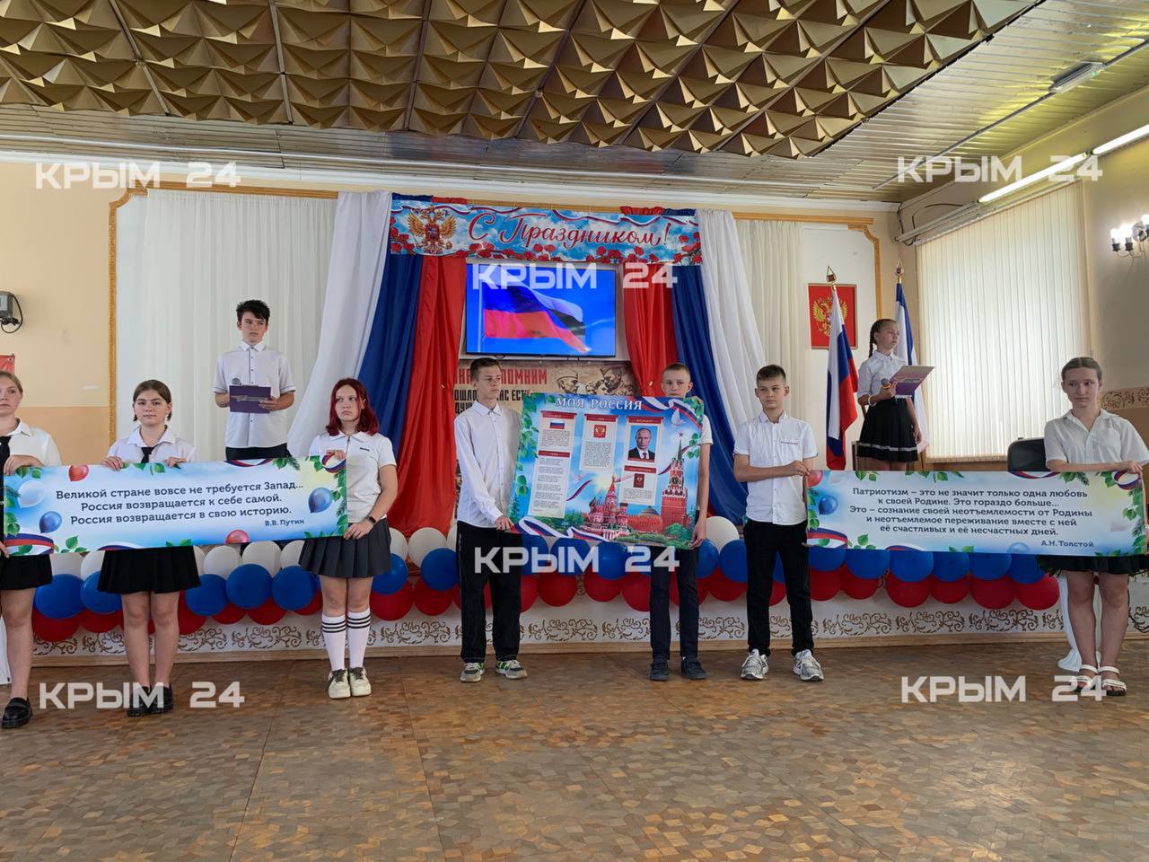 Аксёнов наградил школьников Крыма за волонтёрскую деятельность Аксёнов наградил школьников Крыма за волонтёрскую деятельность