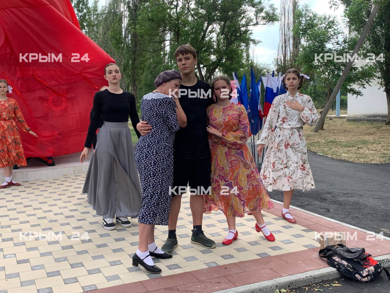 В Белогорском районе открыли монумент на Братской могиле советских разведчиков-десантников в селе Муромское В Белогорском районе открыли монумент на Братской могиле советских разведчиков-десантников в селе Муромское