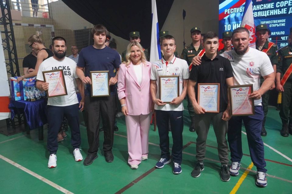 Ольга Торубарова: Приняла участие в торжественном открытии Республиканских соревнованиях по боксу, посвященных Дню России среди юниоров 17-18 лет, юношей 15-16 лет и юношей  13-14 лет Ольга Торубарова: Приняла участие в торжественном открытии Республиканских соревнованиях по боксу, посвященных Дню России среди юниоров 17-18 лет, юношей 15-16 лет и юношей  13-14 лет