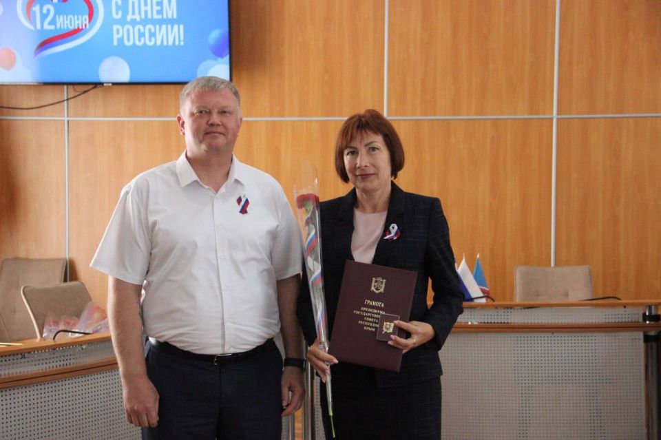 В Феодосии вручили награды жителям округа в честь Дня России В Феодосии вручили награды жителям округа в честь Дня России