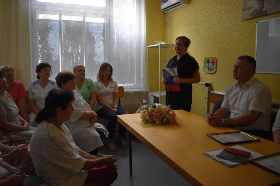 «Всегда с гордостью отмечаю, что наши медицинские работники — люди с большим сердцем!», - Жанна Хмур. «Всегда с гордостью отмечаю, что наши медицинские работники — люди с большим сердцем!», - Жанна Хмур.