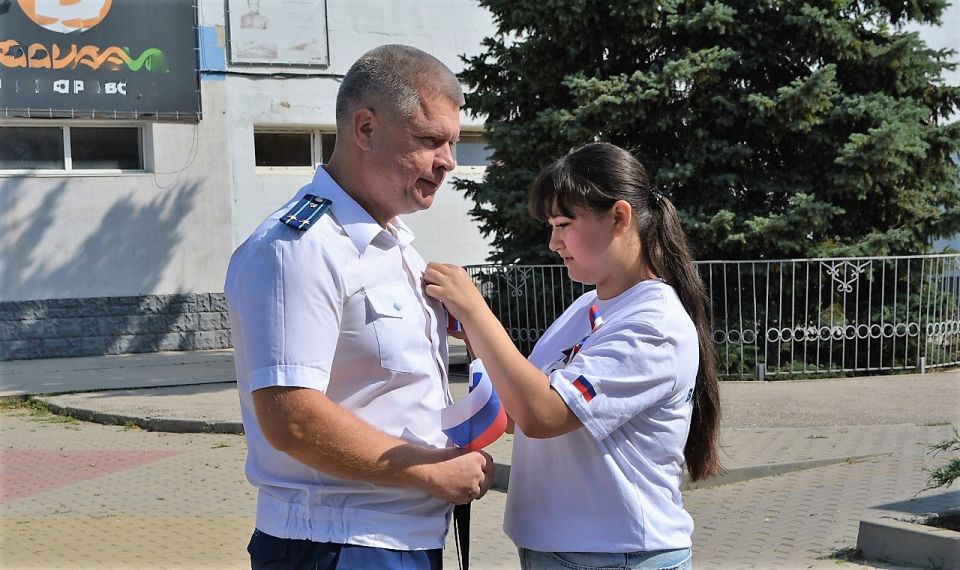 В пгт Первомайское состоялось торжественное поднятие Государственного флага Российской Федерации В пгт Первомайское состоялось торжественное поднятие Государственного флага Российской Федерации