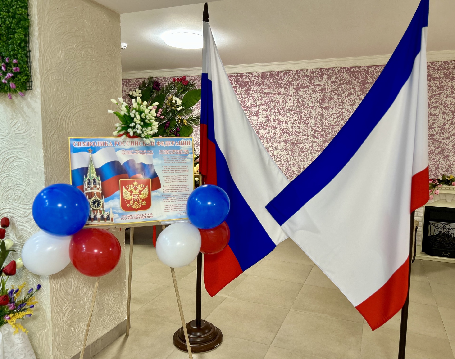 В Симферопольском районном отделе ЗАГС вручили первые паспорта юным гражданам страны В Симферопольском районном отделе ЗАГС вручили первые паспорта юным гражданам страны