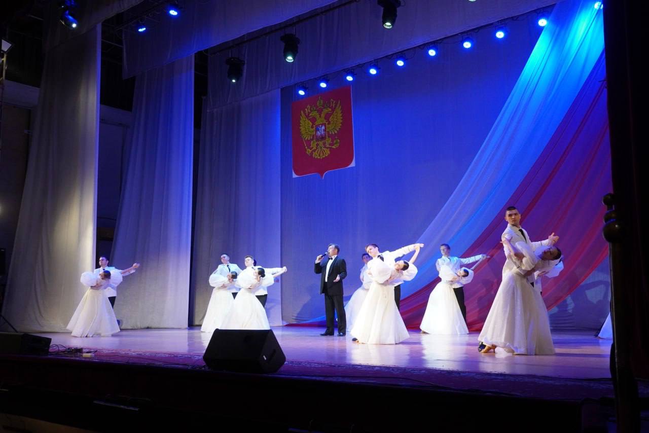 Во Дворце культуры «Корабел» проходит концерт, посвященный Дню России Во Дворце культуры «Корабел» проходит концерт, посвященный Дню России