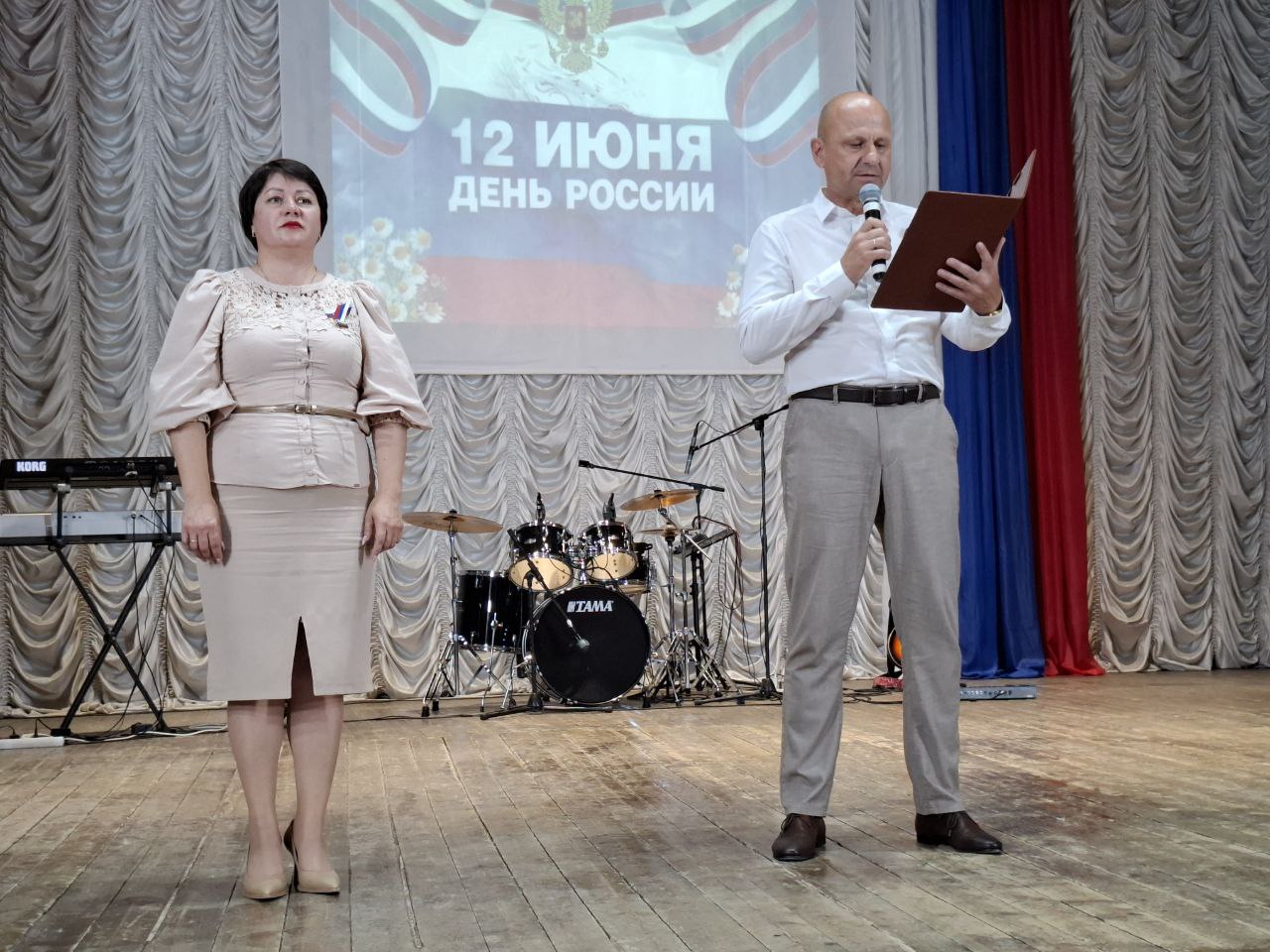 В районном Доме культуры состоялся праздничный концерт, посвященный Дню России В районном Доме культуры состоялся праздничный концерт, посвященный Дню России