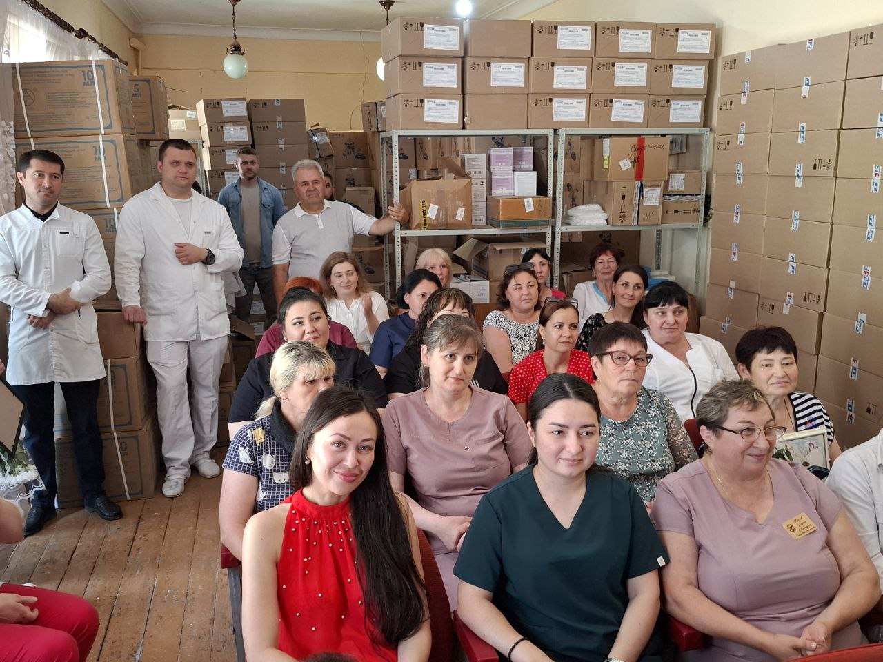 Руководители района поздравили медицинских работников ГБУЗ РК «Советская районная больница» с профессиональным праздником Руководители района поздравили медицинских работников ГБУЗ РК «Советская районная больница» с профессиональным праздником