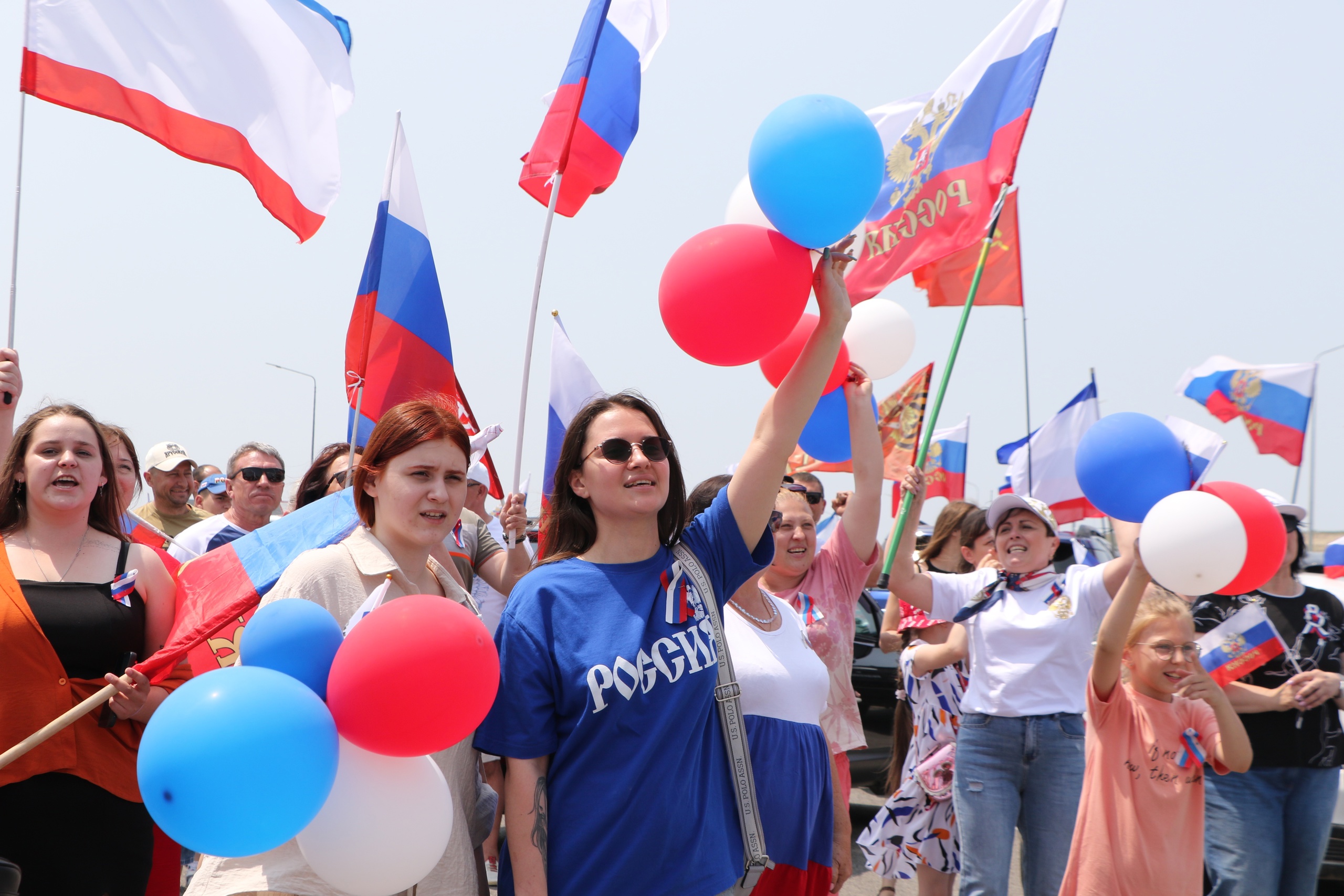 В честь празднования Дня России состоялся автопробег по Бахчисарайскому району В честь празднования Дня России состоялся автопробег по Бахчисарайскому району
