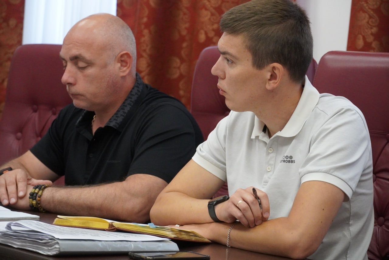 Глава администрации Керчи Олег Каторгин провел аппаратное совещание со своими заместителями и руководителями структурных подразделений Глава администрации Керчи Олег Каторгин провел аппаратное совещание со своими заместителями и руководителями структурных подразделений