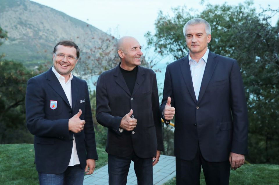 «Здесь, у подножия Аю-Дага строится новая жизнь» «Здесь, у подножия Аю-Дага строится новая жизнь»