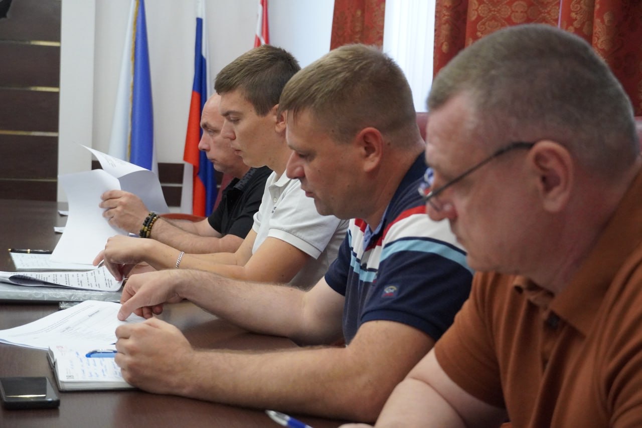 Глава администрации Керчи Олег Каторгин провел аппаратное совещание со своими заместителями и руководителями структурных подразделений Глава администрации Керчи Олег Каторгин провел аппаратное совещание со своими заместителями и руководителями структурных подразделений