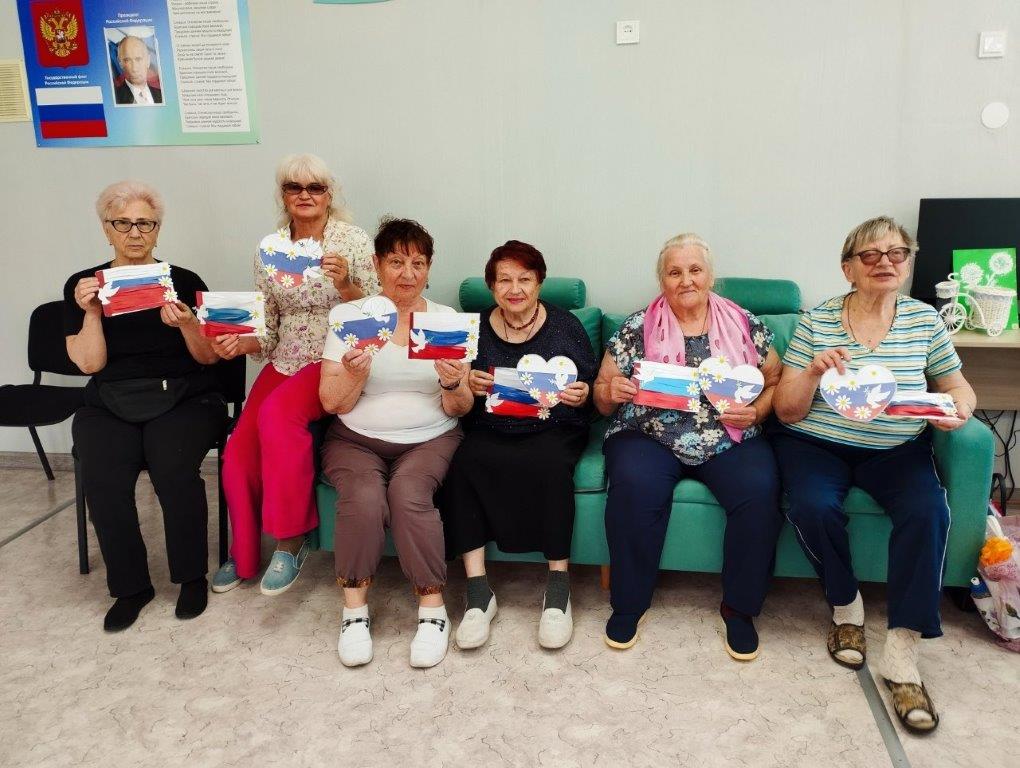 Получатели социальных услуг и сотрудники учреждений социального обслуживания провели мероприятия, посвященные Дню России Получатели социальных услуг и сотрудники учреждений социального обслуживания провели мероприятия, посвященные Дню России