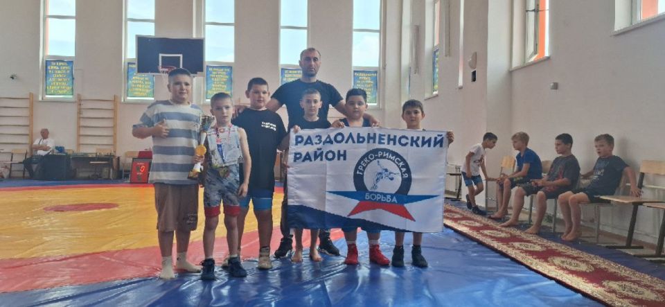 Раздольненские борцы завоевали медали на Всероссийском турнире по греко - римской борьбе памяти Мастера Спорта СССР Николая Мокану Раздольненские борцы завоевали медали на Всероссийском турнире по греко - римской борьбе памяти Мастера Спорта СССР Николая Мокану