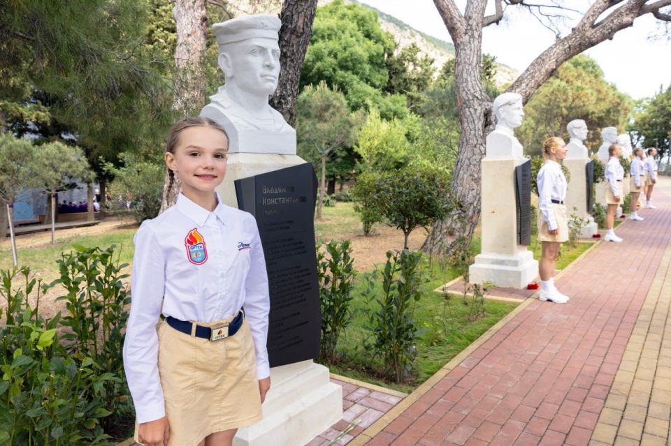 «Здесь, у подножия Аю-Дага строится новая жизнь» «Здесь, у подножия Аю-Дага строится новая жизнь»