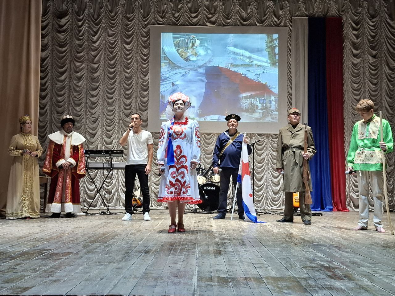 В районном Доме культуры состоялся праздничный концерт, посвященный Дню России В районном Доме культуры состоялся праздничный концерт, посвященный Дню России