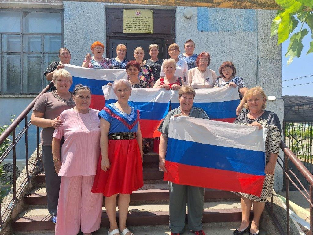 Получатели социальных услуг и сотрудники учреждений социального обслуживания провели мероприятия, посвященные Дню России Получатели социальных услуг и сотрудники учреждений социального обслуживания провели мероприятия, посвященные Дню России