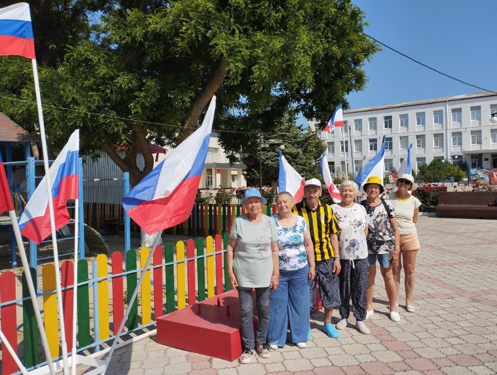 Получатели социальных услуг и сотрудники учреждений социального обслуживания провели мероприятия, посвященные Дню России Получатели социальных услуг и сотрудники учреждений социального обслуживания провели мероприятия, посвященные Дню России