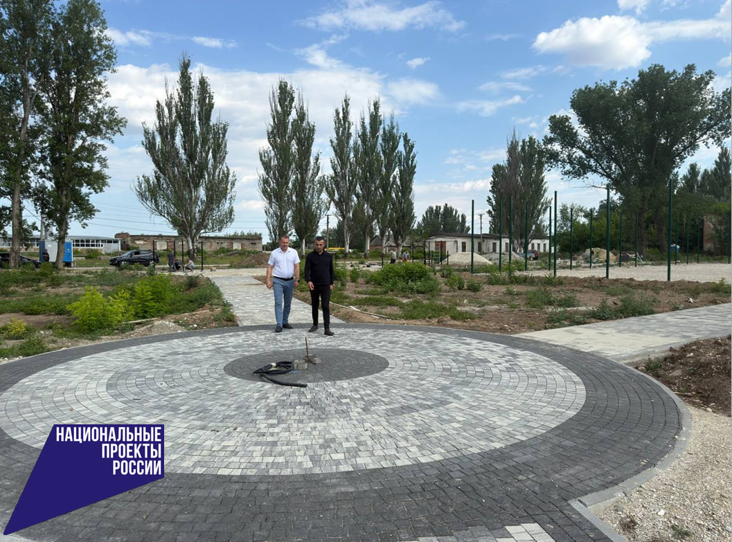 В поселке Нижнегорский благоустраивают парковую зону благодаря нацпроекту В поселке Нижнегорский благоустраивают парковую зону благодаря нацпроекту