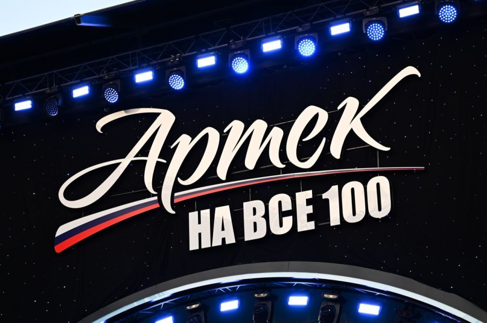  :         100-      