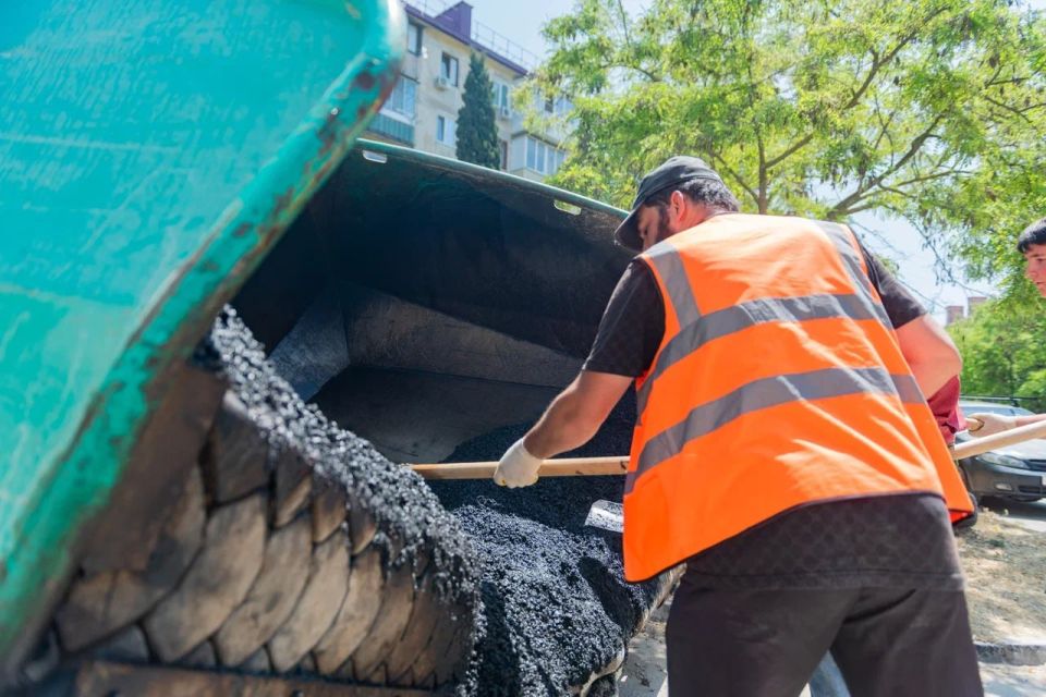 Михаил Развожаев: Продолжаем ремонт дорог в Севастополе Михаил Развожаев: Продолжаем ремонт дорог в Севастополе