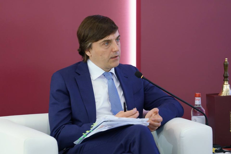 Михаил Развожаев: Сегодня в рамках ПМЭФ участвовал в панельной дискуссии «Профессионалитет: экономические эффекты и национальные приоритеты» Михаил Развожаев: Сегодня в рамках ПМЭФ участвовал в панельной дискуссии «Профессионалитет: экономические эффекты и национальные приоритеты»