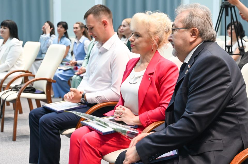 Сергей Аксёнов: Рад вручить заслуженные награды крымчанам – победителям и финалистам республиканских этапов всероссийских конкурсов педагогического мастерства Сергей Аксёнов: Рад вручить заслуженные награды крымчанам – победителям и финалистам республиканских этапов всероссийских конкурсов педагогического мастерства