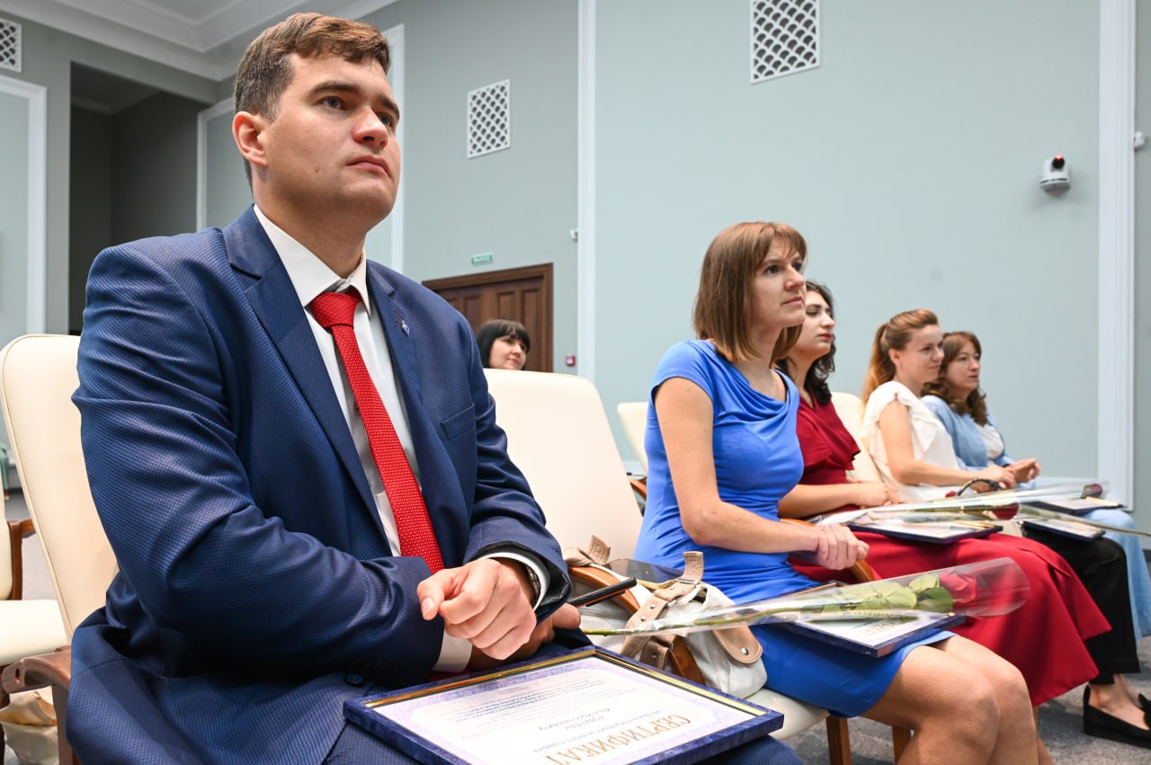 В Крыму вручили награды победителям и финалистам всероссийских конкурсов педагогического мастерства В Крыму вручили награды победителям и финалистам всероссийских конкурсов педагогического мастерства