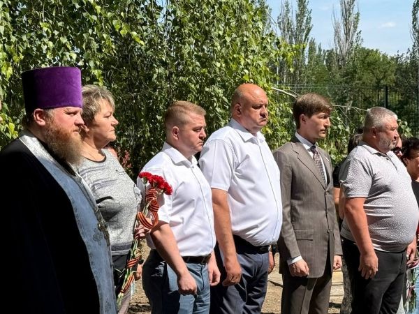 В Нижнегорском открыли мемориальную доску военкору Александру Федорчаку