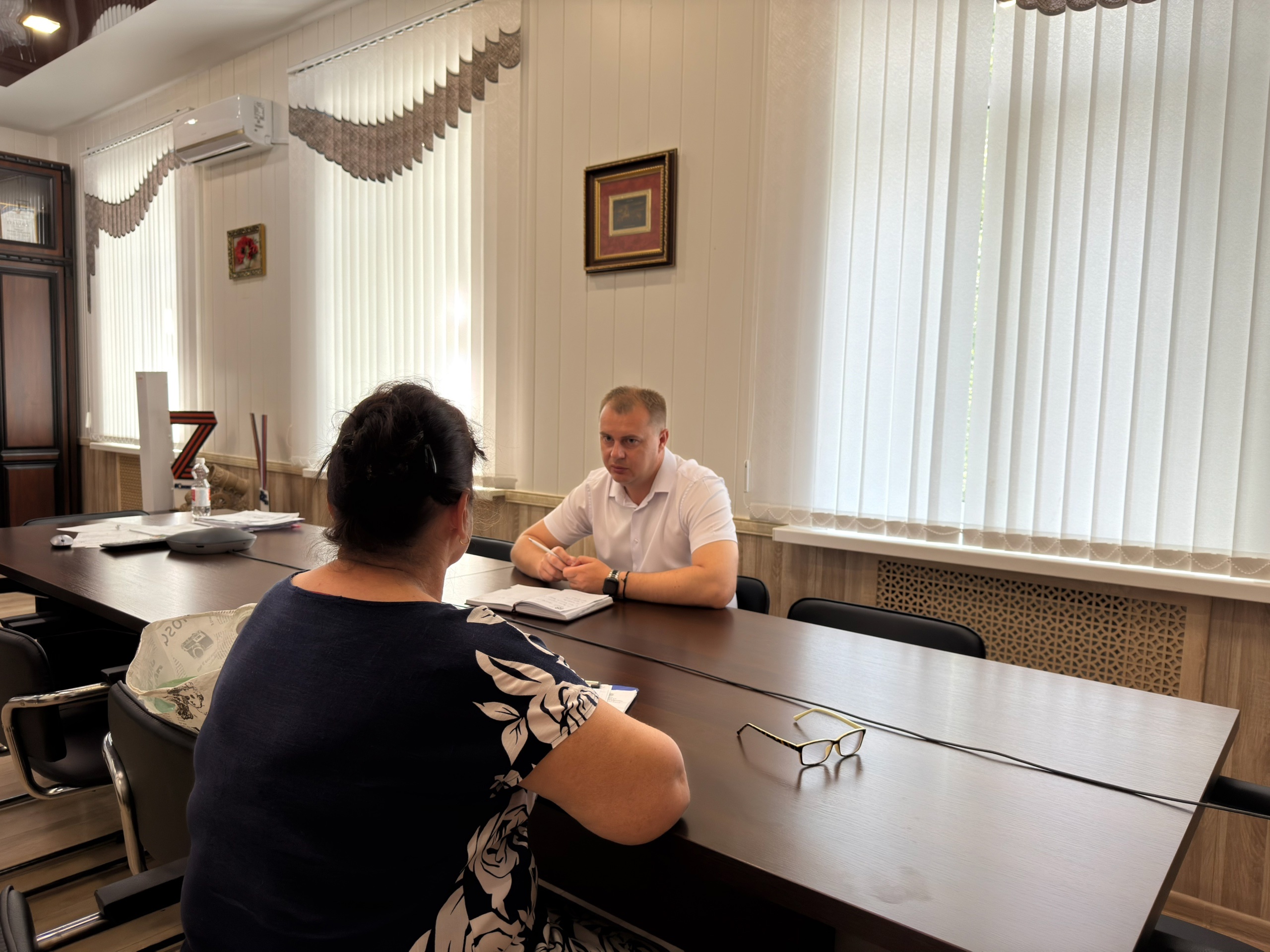 Глава администрации района Антон Кравец провел прием граждан Глава администрации района Антон Кравец провел прием граждан
