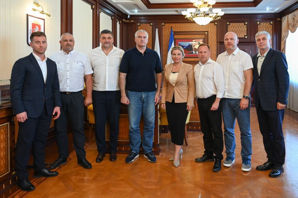 Сергей Аксёнов: На встрече с руководителями республиканских спортивных учреждений обсудили текущую деятельность и дальнейшее развитие объектов, а также сферы спорта в целом Сергей Аксёнов: На встрече с руководителями республиканских спортивных учреждений обсудили текущую деятельность и дальнейшее развитие объектов, а также сферы спорта в целом