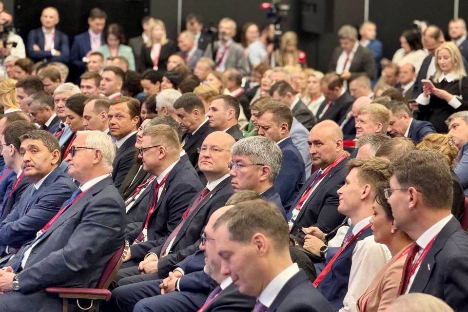 Владимир Немцев: В рамках работы ПМЭФ-2025 принял участие в сессии «Деловой климат России. Национальная модель и региональные возможности»