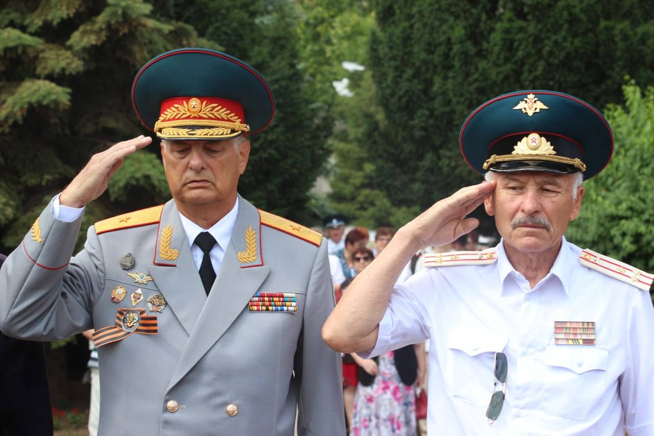 В день начала Великой Отечественной войны возложили цветы к Вечному огню в сквере Славы В день начала Великой Отечественной войны возложили цветы к Вечному огню в сквере Славы