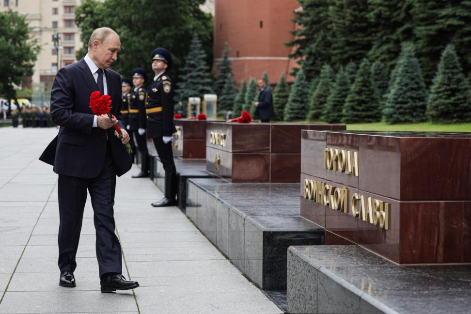 Три дня в Петербурге и не только ПМЭФ. Главное по Путину за неделю Три дня в Петербурге и не только ПМЭФ. Главное по Путину за неделю