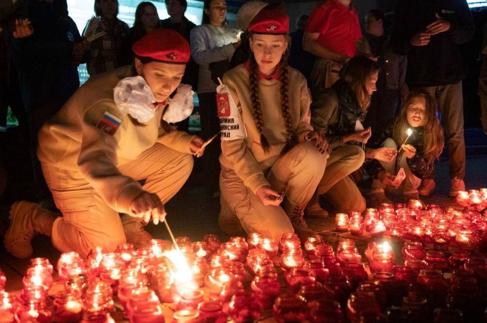 Михаил Развожаев: Этой ночью севастопольцы традиционно присоединились к Всероссийским акциям «Свеча памяти» и «Огненные картины войны» Михаил Развожаев: Этой ночью севастопольцы традиционно присоединились к Всероссийским акциям «Свеча памяти» и «Огненные картины войны»