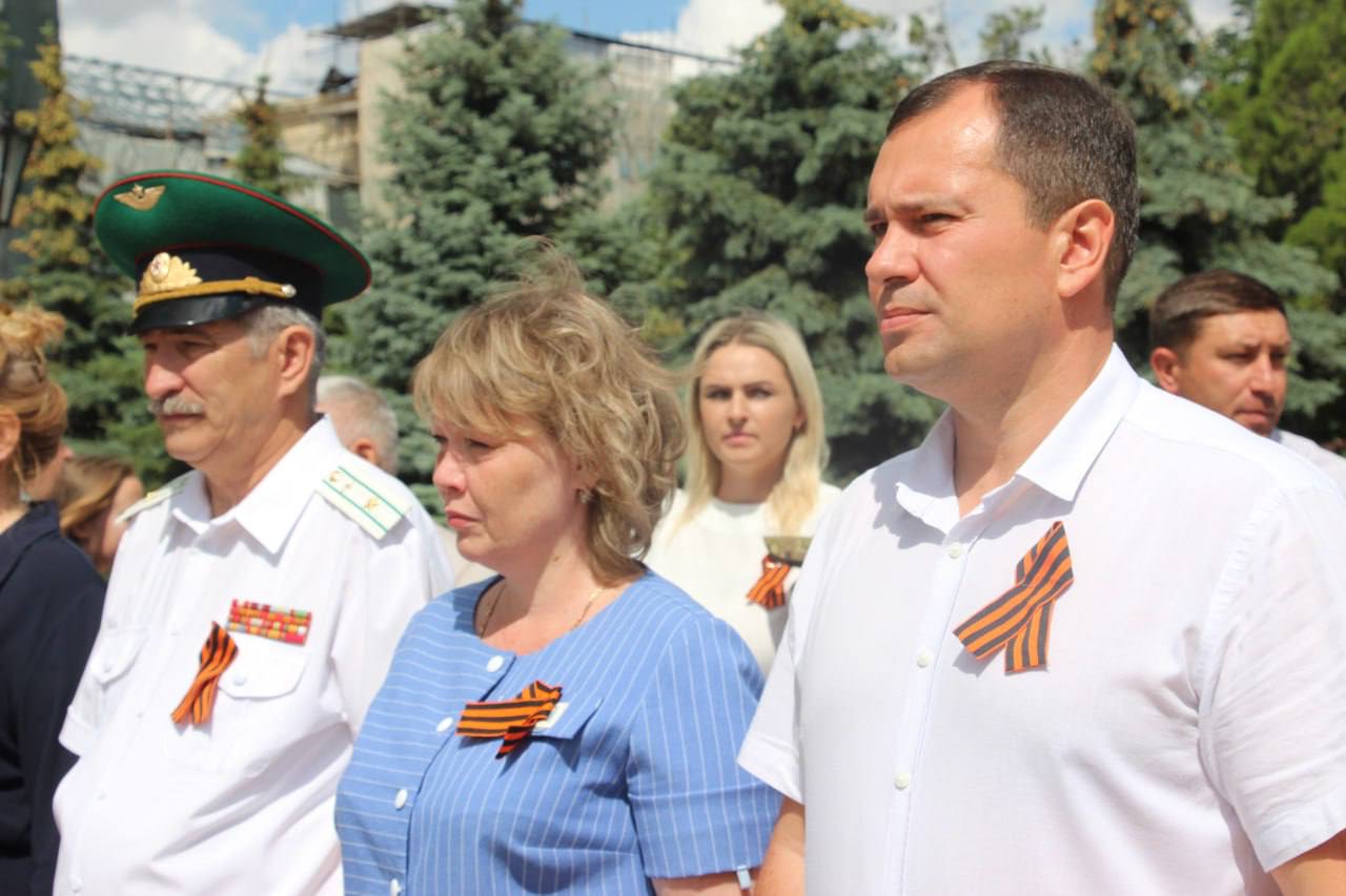 В день начала Великой Отечественной войны возложили цветы к Вечному огню в сквере Славы В день начала Великой Отечественной войны возложили цветы к Вечному огню в сквере Славы