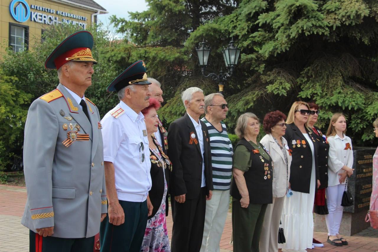 В день начала Великой Отечественной войны возложили цветы к Вечному огню в сквере Славы В день начала Великой Отечественной войны возложили цветы к Вечному огню в сквере Славы