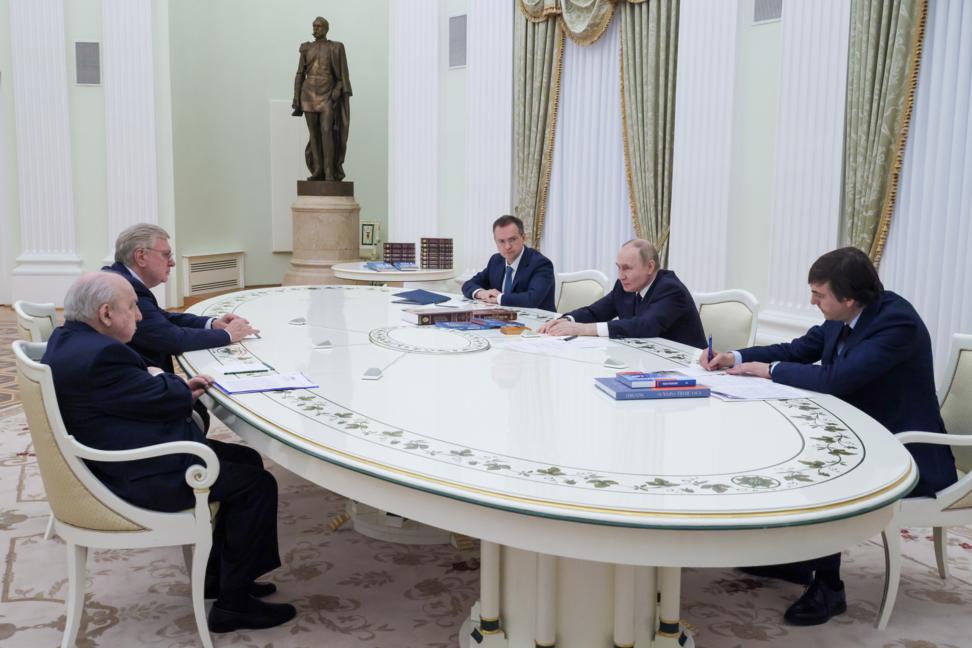 Три дня в Петербурге и не только ПМЭФ. Главное по Путину за неделю Три дня в Петербурге и не только ПМЭФ. Главное по Путину за неделю