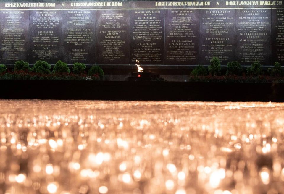 Михаил Развожаев: Этой ночью севастопольцы традиционно присоединились к Всероссийским акциям «Свеча памяти» и «Огненные картины войны» Михаил Развожаев: Этой ночью севастопольцы традиционно присоединились к Всероссийским акциям «Свеча памяти» и «Огненные картины войны»