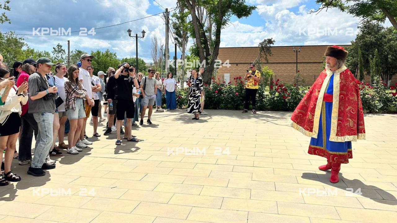 В Керчи проходит экскурсия для гостей из Белгородской области В Керчи проходит экскурсия для гостей из Белгородской области