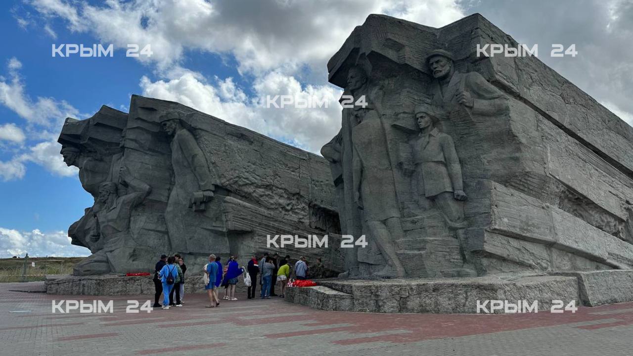 В Керчи проходит экскурсия для гостей из Белгородской области В Керчи проходит экскурсия для гостей из Белгородской области