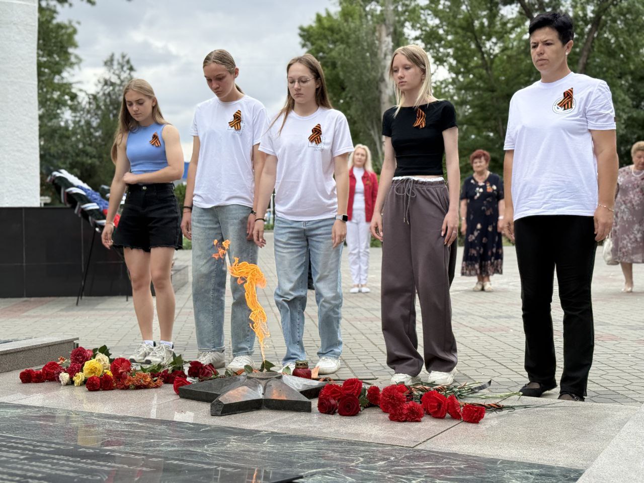 В пгт Советском возле памятника Воину-освободителю состоялось мероприятие, приуроченное ко Дню памяти и скорби. В пгт Советском возле памятника Воину-освободителю состоялось мероприятие, приуроченное ко Дню памяти и скорби.
