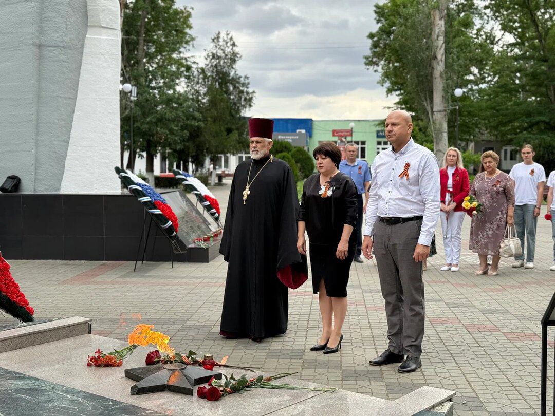 В пгт Советском возле памятника Воину-освободителю состоялось мероприятие, приуроченное ко Дню памяти и скорби. В пгт Советском возле памятника Воину-освободителю состоялось мероприятие, приуроченное ко Дню памяти и скорби.