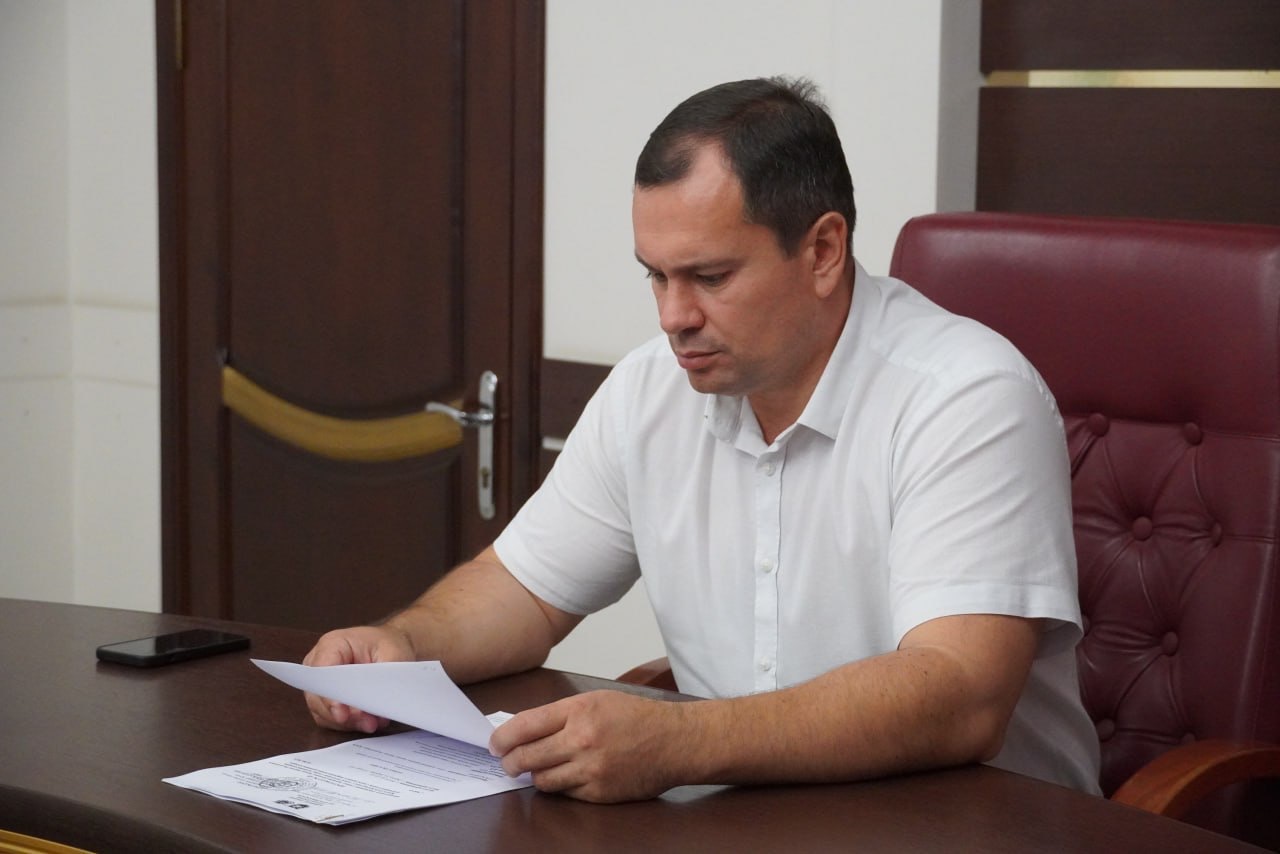 Глава администрации Керчи Олег Каторгин провел аппаратное совещание Глава администрации Керчи Олег Каторгин провел аппаратное совещание