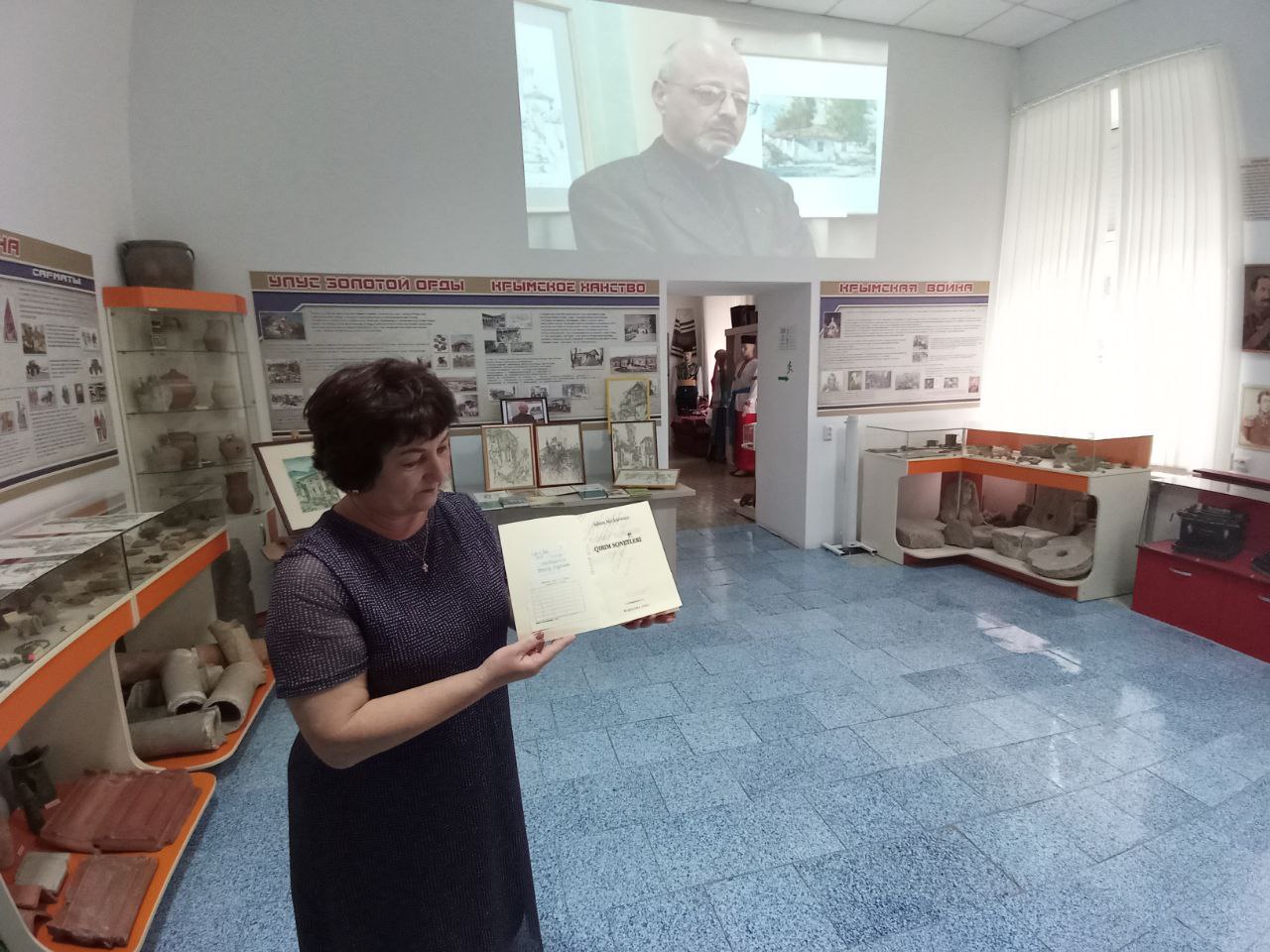 В Белогорском районном историко – краеведческом музее прошел вечер памяти Рамизу Андреевичу Нетовкину – крымскотатарскому графику, иллюстратору, акварелисту В Белогорском районном историко – краеведческом музее прошел вечер памяти Рамизу Андреевичу Нетовкину – крымскотатарскому графику, иллюстратору, акварелисту