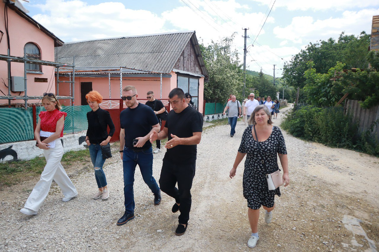 В селе Межгорье обсудили вопросы водоснабжения, состояния дорог и безопасности В селе Межгорье обсудили вопросы водоснабжения, состояния дорог и безопасности